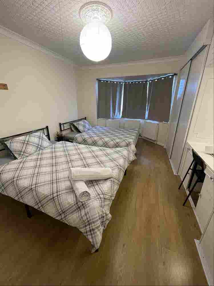 Room Rent London with big storage