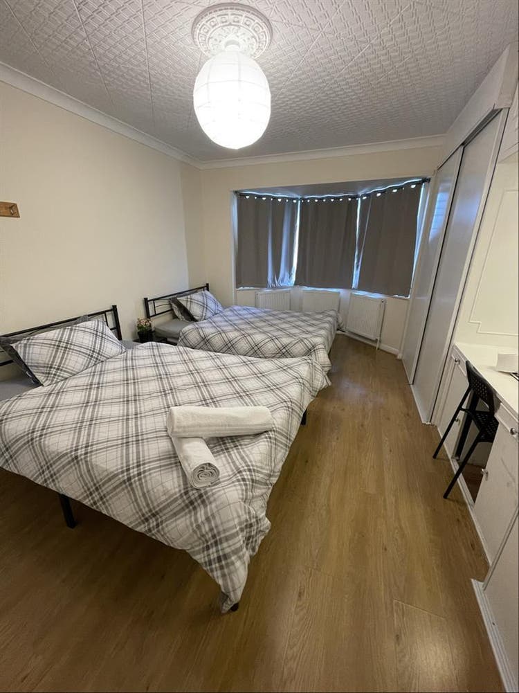 Room Rent London with big storage