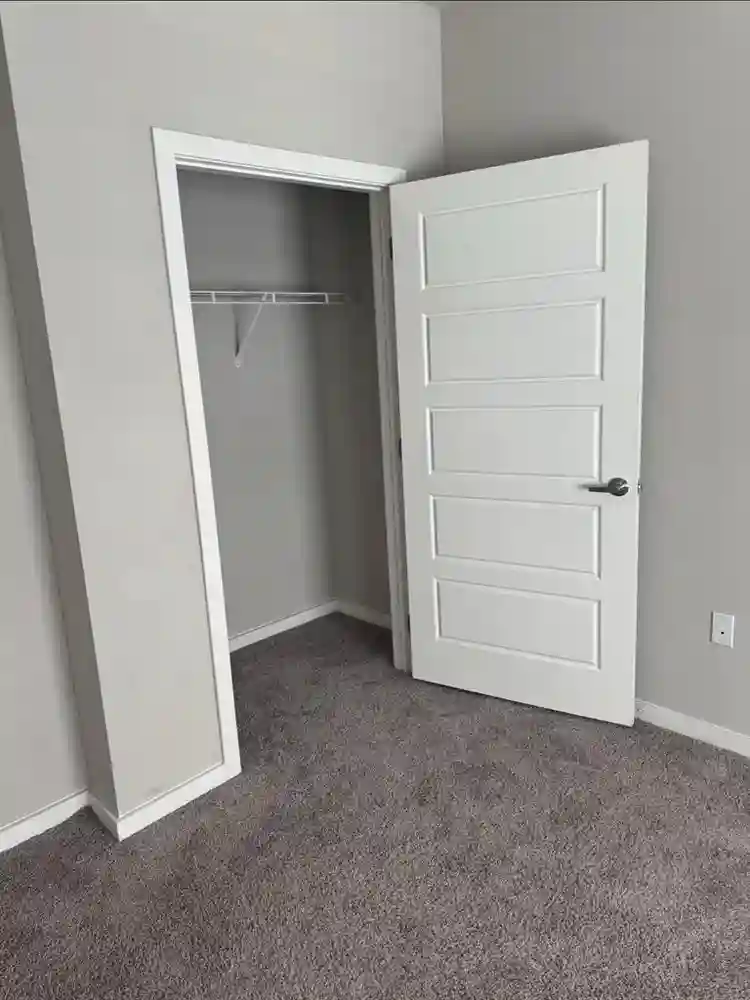 Looking for roommate starting Nov 1