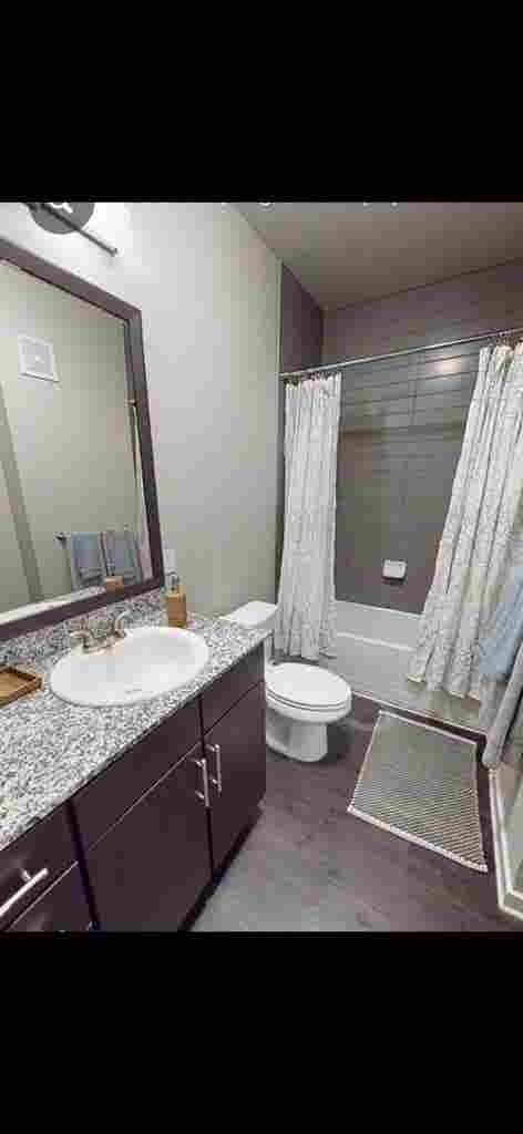 Looking for roommate starting Nov 1