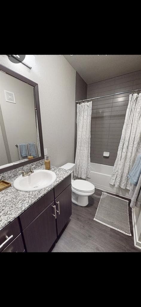 Looking for roommate starting Nov 1