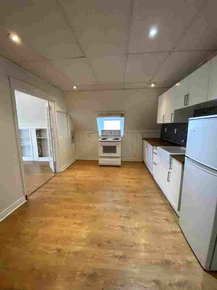2 bedrooms available for rent