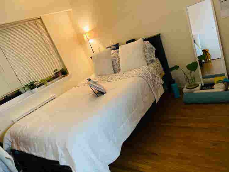 Vancouver! Large room, female home!