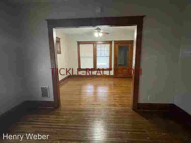 Comfortable Room in Upper Monroe