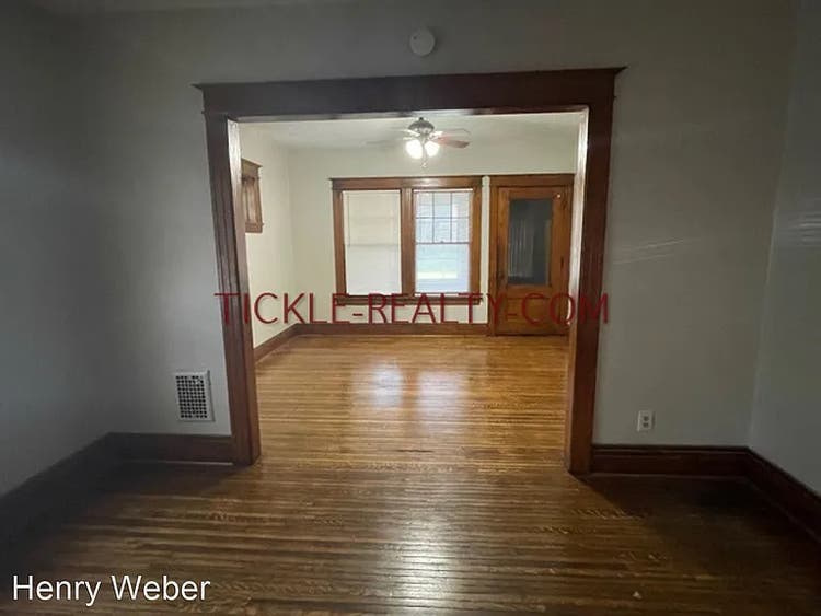 Comfortable Room in Upper Monroe