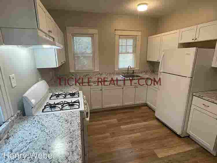 Comfortable Room in Upper Monroe