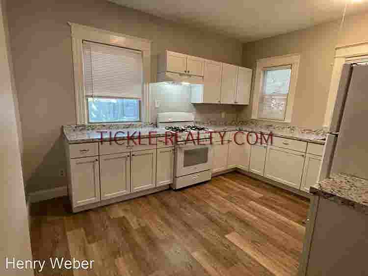 Comfortable Room in Upper Monroe