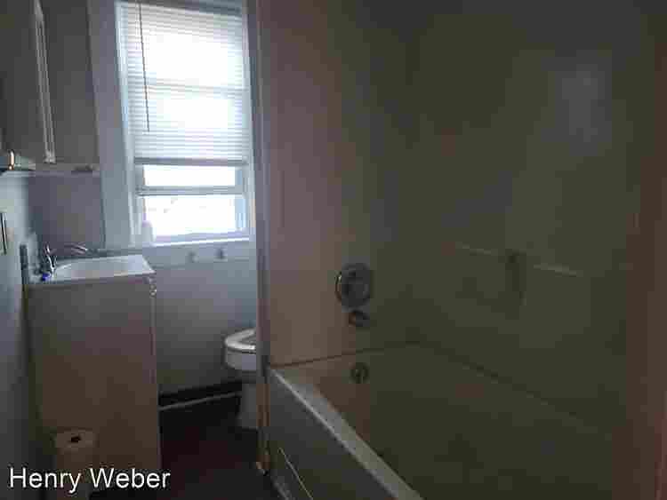 Comfortable Room in Upper Monroe
