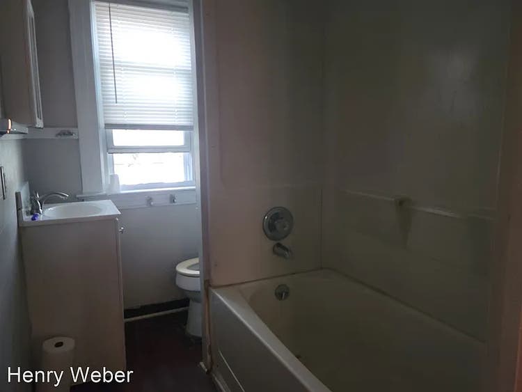Comfortable Room in Upper Monroe