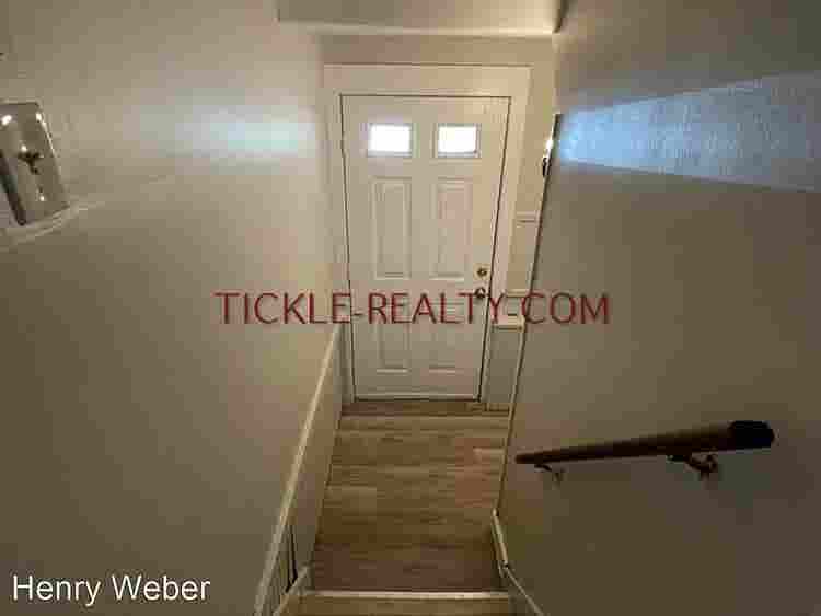 Comfortable Room in Upper Monroe