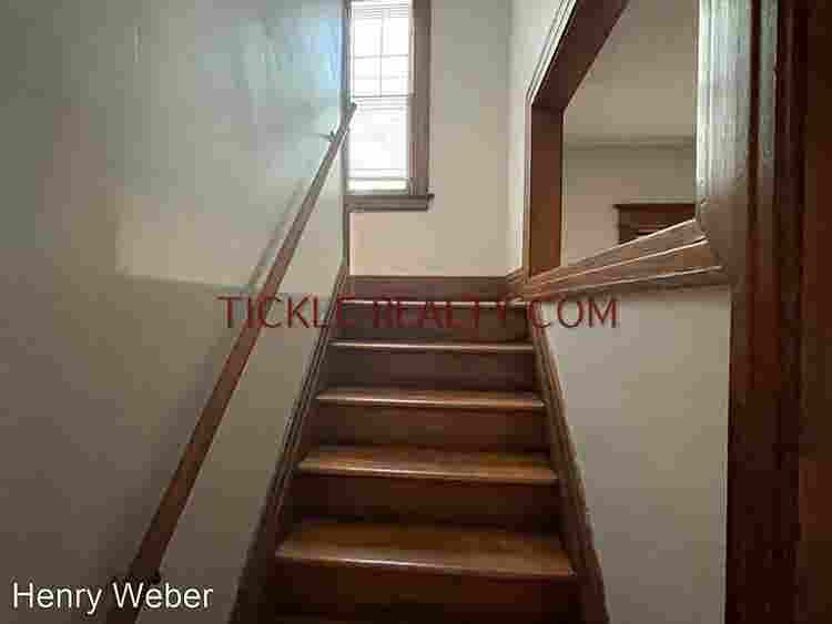 Comfortable Room in Upper Monroe