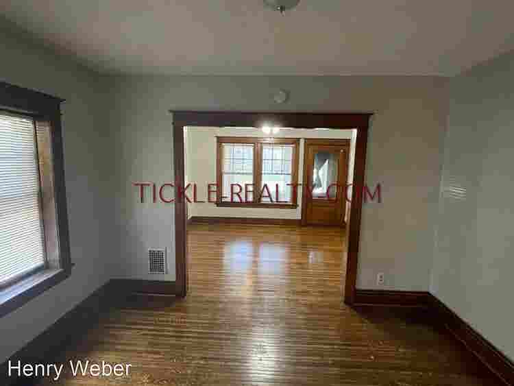 Comfortable Room in Upper Monroe
