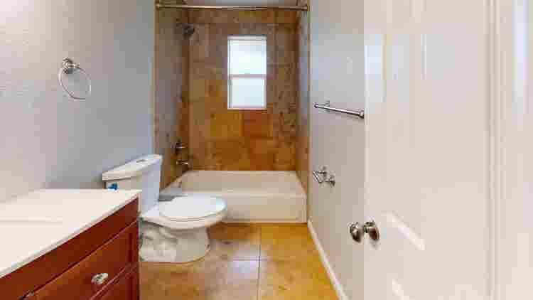 5 BR in Lakewood
