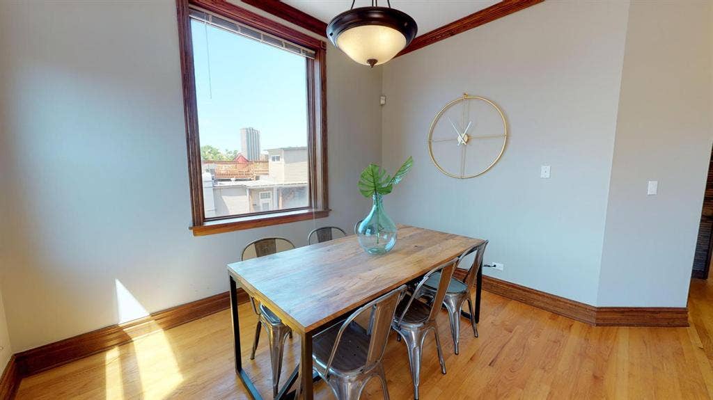 1 BR in Chicago