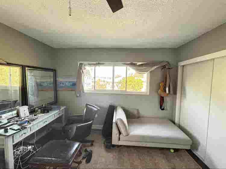 Very large room- w/private bathroom