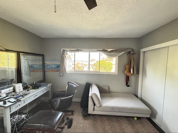 Very large room- w/private bathroom