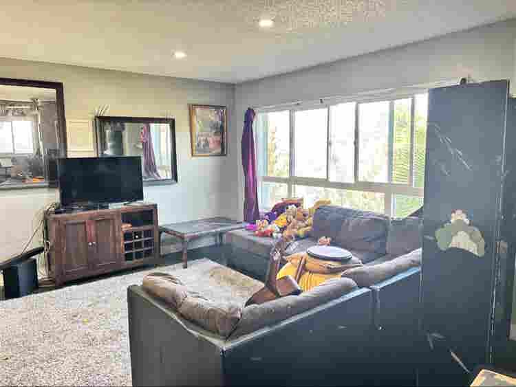 Very large room- w/private bathroom