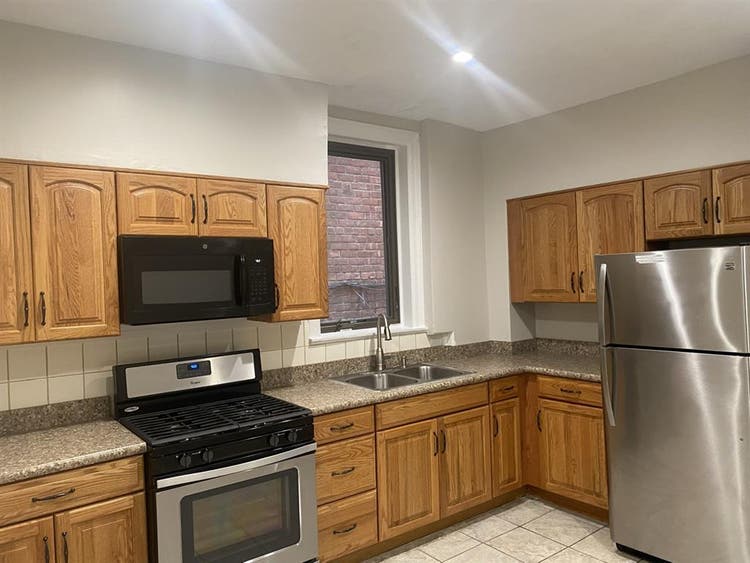 1 Br Apt Available For Rent