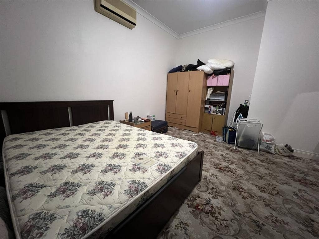Spacious Furnished Room — Lease Trf