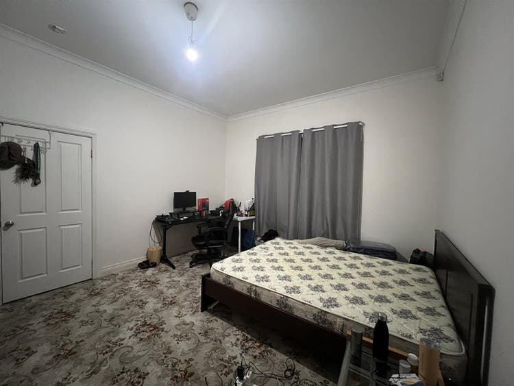 Spacious Furnished Room — Lease Trf