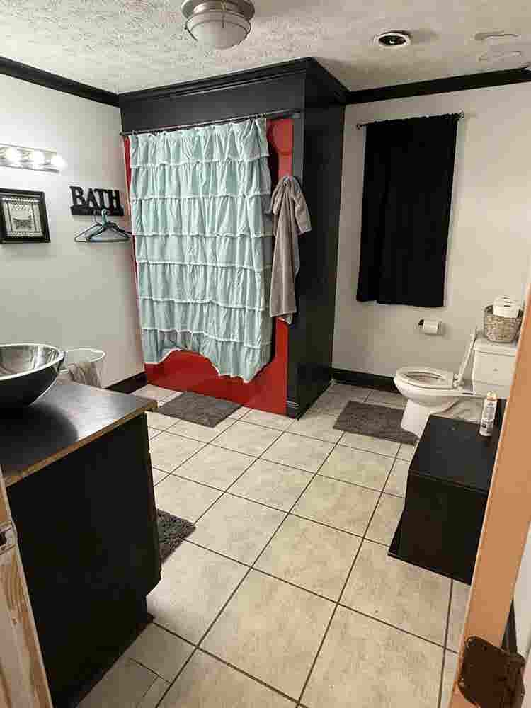 Looking for a Roommate in Smiths