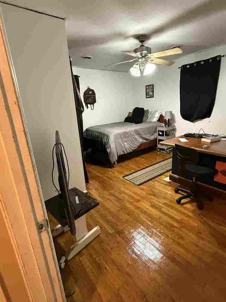 Looking for a Roommate in Smiths