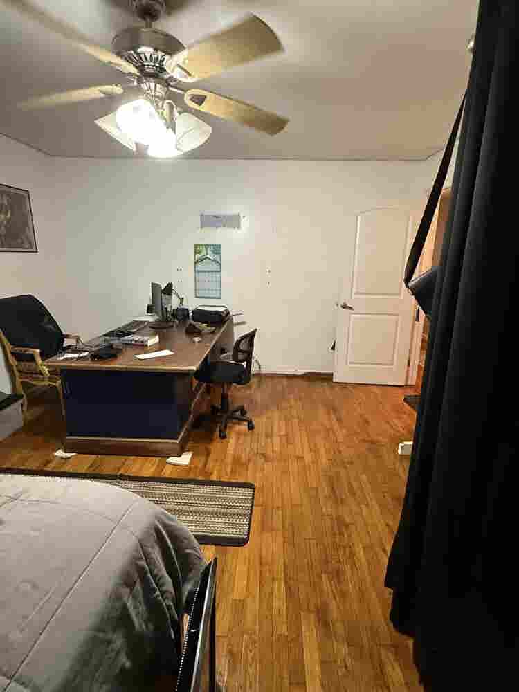 Looking for a Roommate in Smiths
