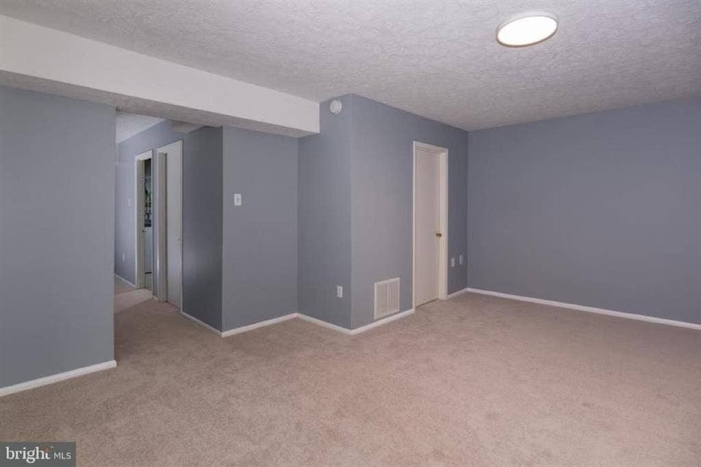 Room for rent in White M
arsh! 🏡