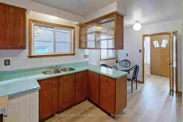 Master Bedroom - Private Washroom