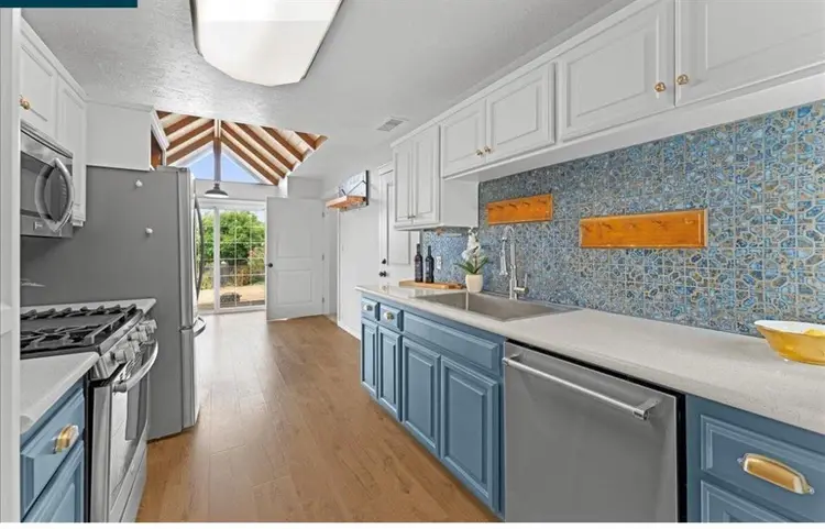 Master Bedroom or 2 room suite