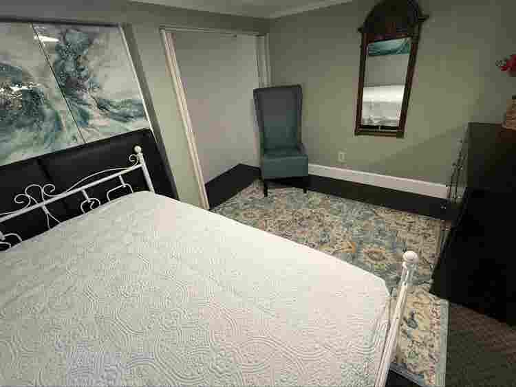 Private room to rent