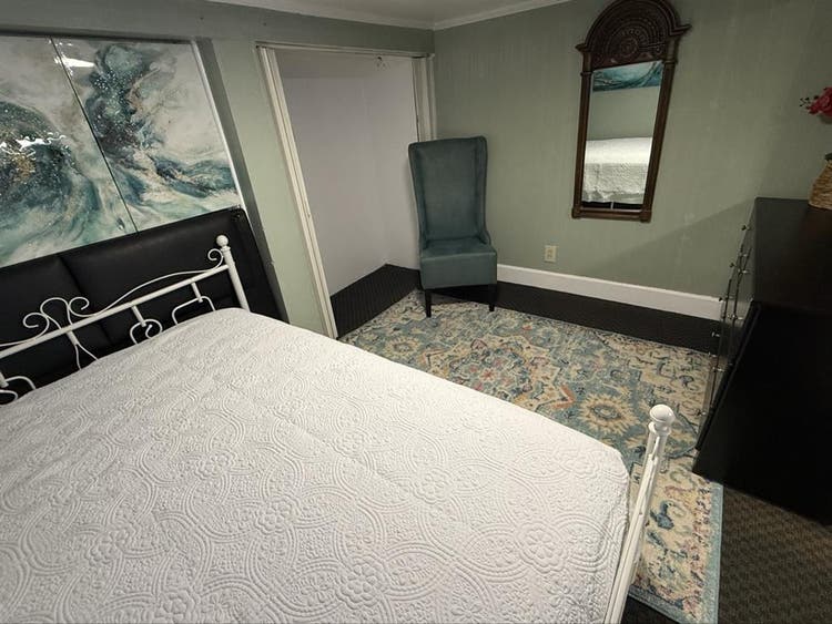 Private room to rent