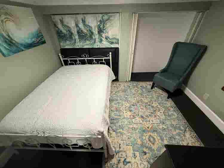 Private room to rent