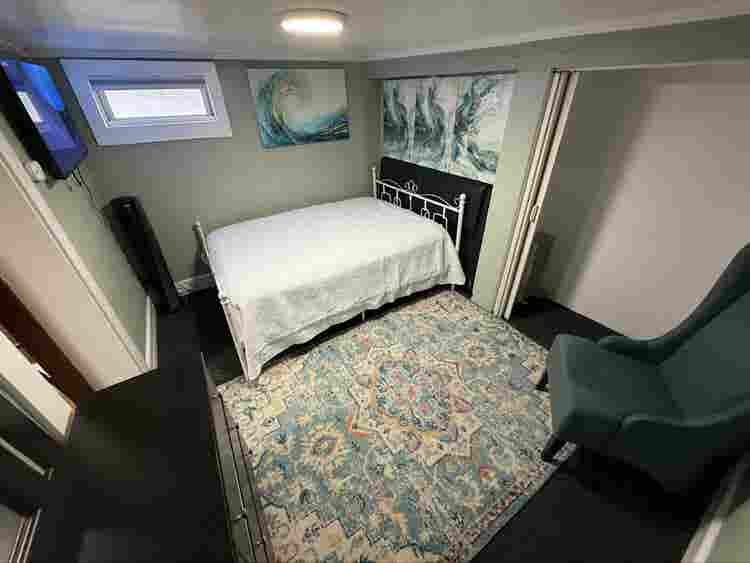Private room to rent