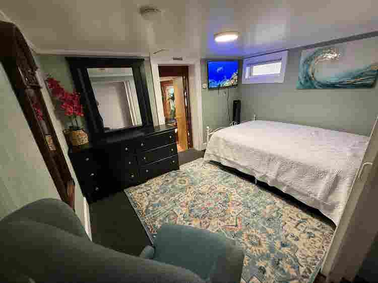 Private room to rent