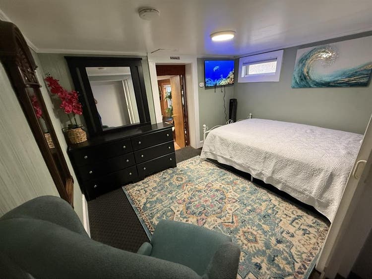 Private room to rent