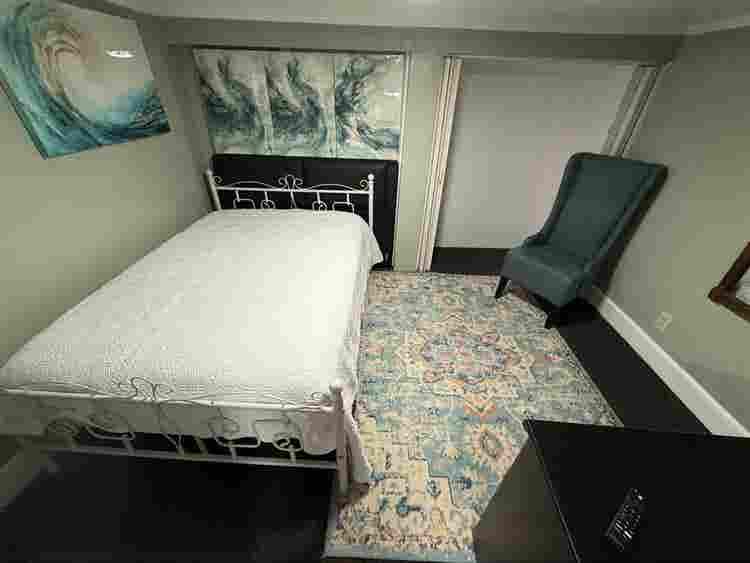 Private room to rent