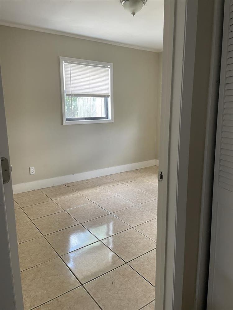 Room w private bathroom