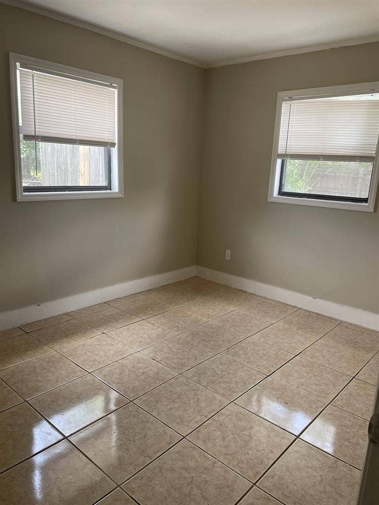 Room w private bathroom