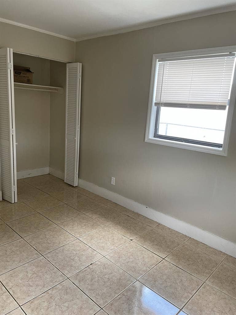 Room w private bathroom