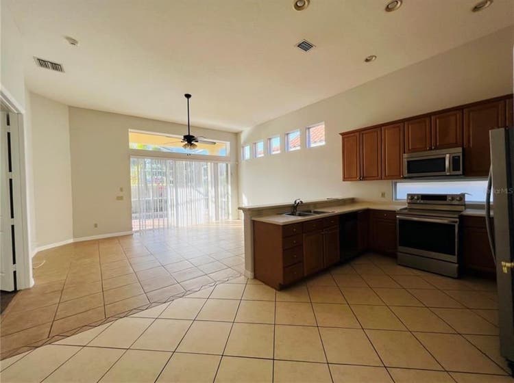 A private master room available