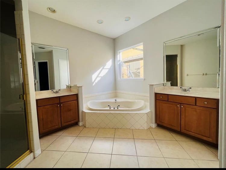 A private master room available