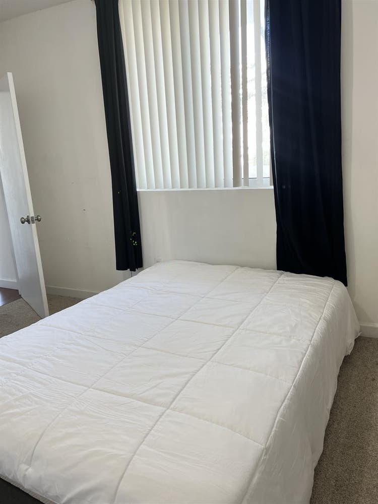 Furnished ROOM in EDGWATER