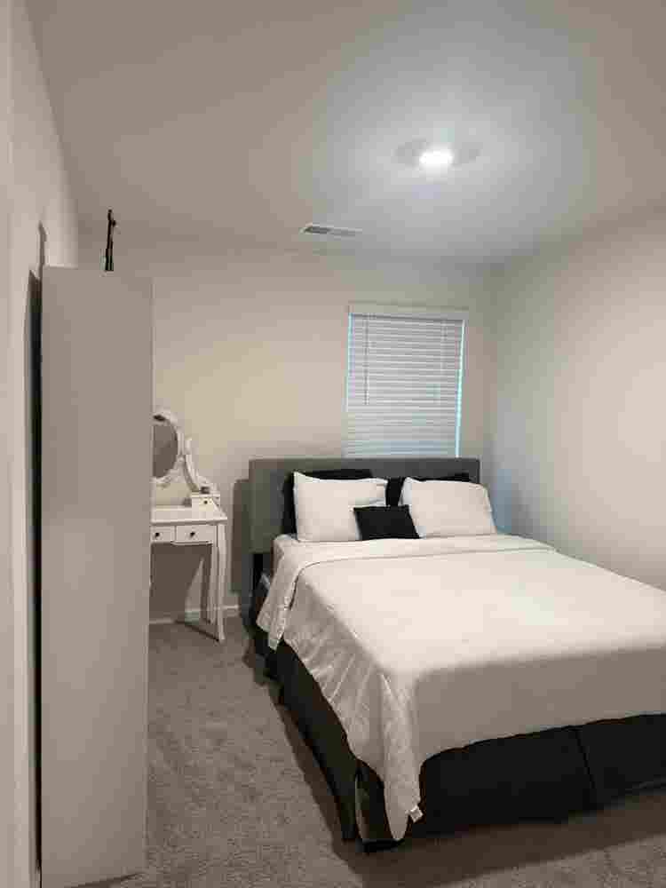 Furnished Room Quiet Neighborhood