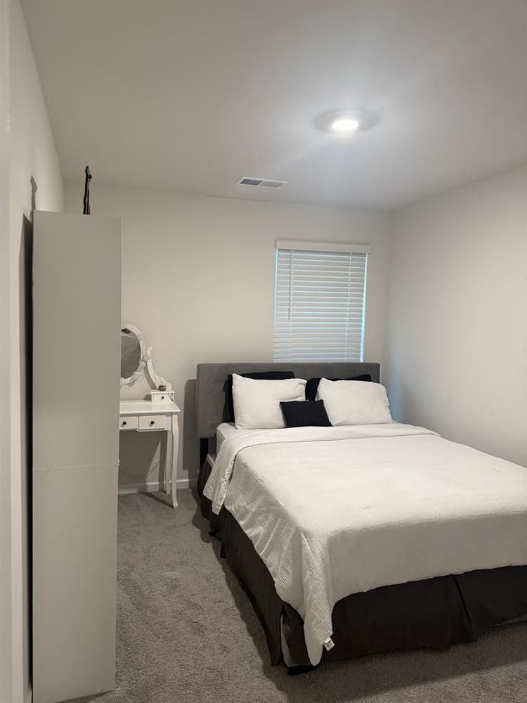 Furnished Room Quiet Neighborhood