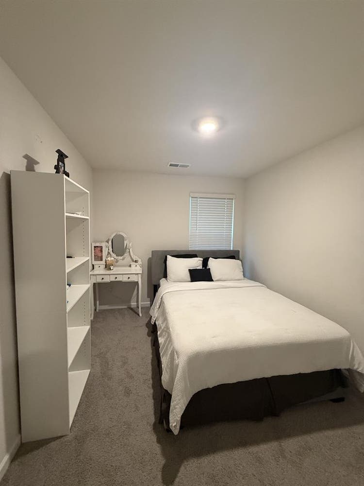 Furnished Room Quiet Neighborhood