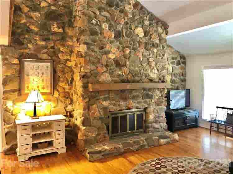 7 BR in Huntersville
