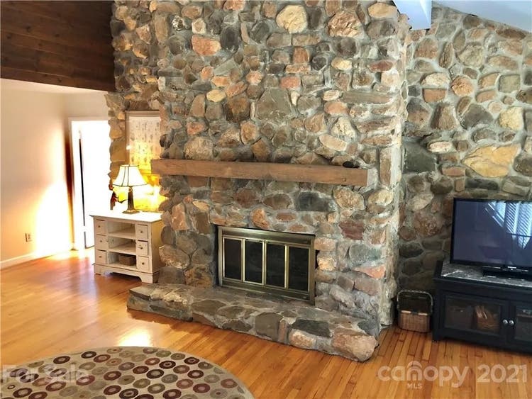 7 BR in Huntersville