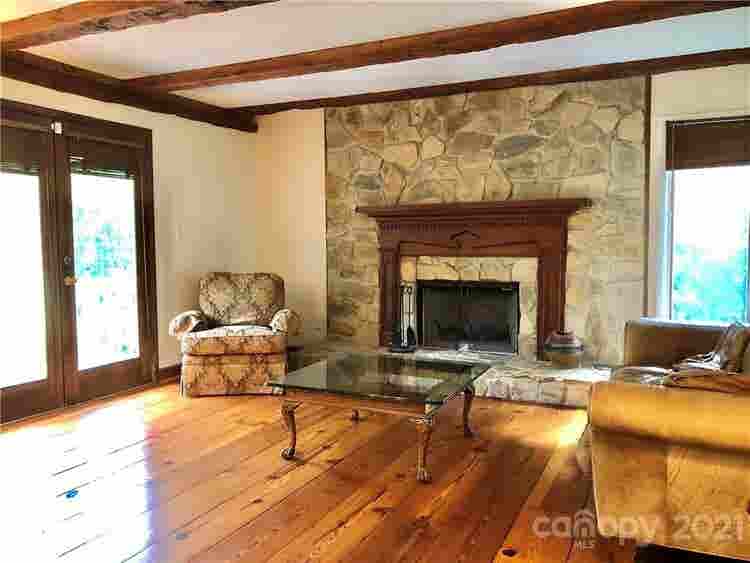 7 BR in Huntersville