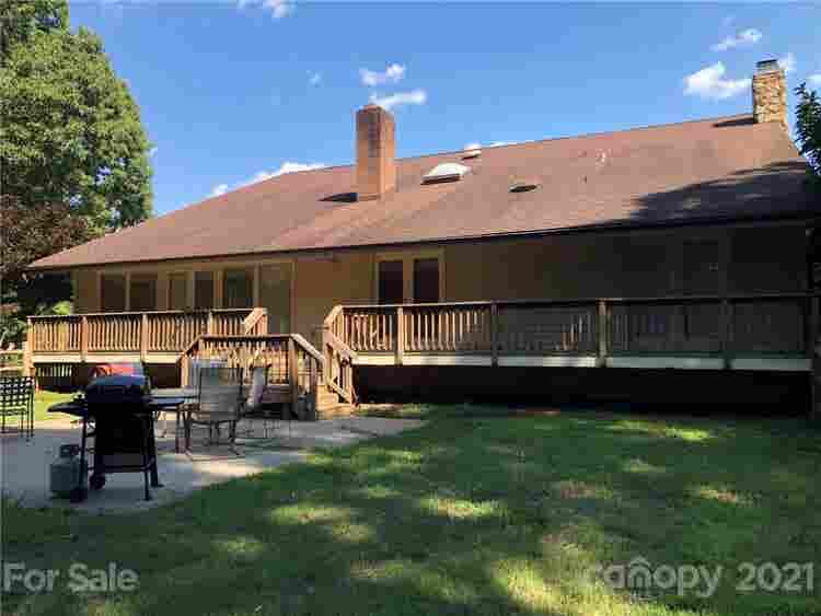 7 BR in Huntersville